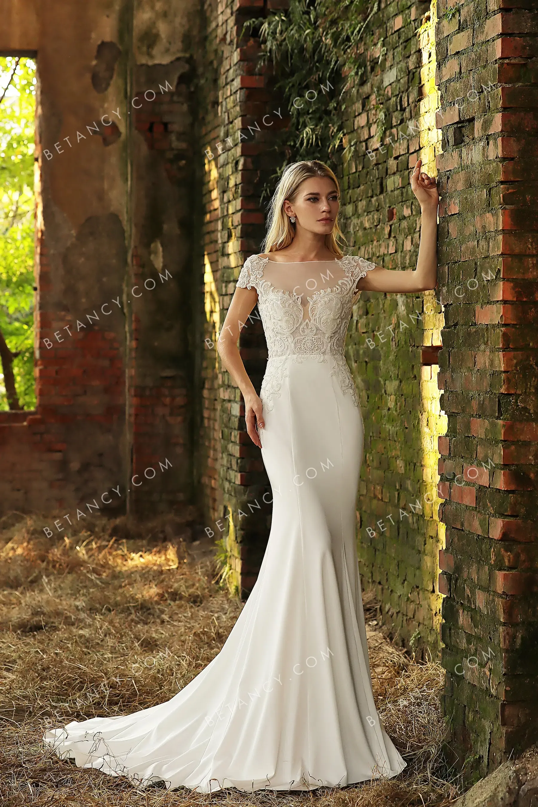 Alluring Lace Cap Sleeve Fishtail Satin Wedding Gown