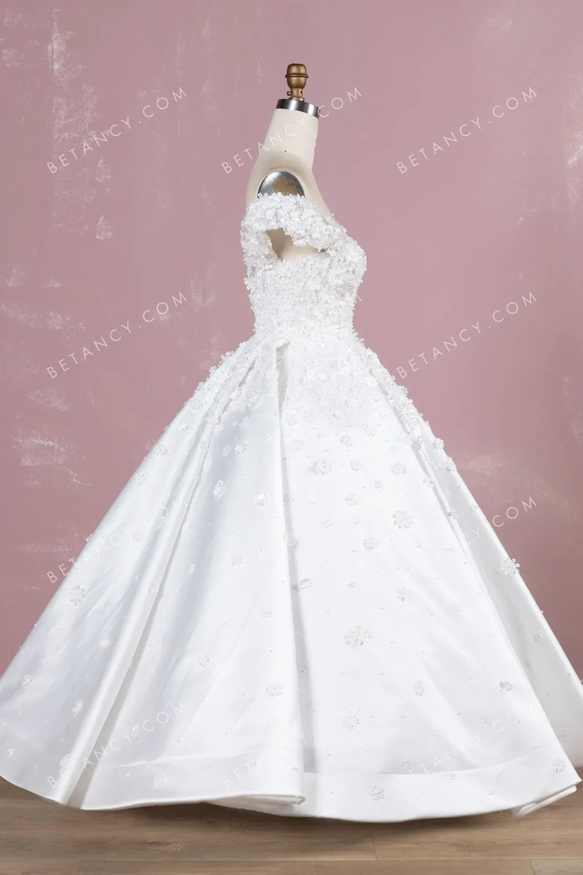Luxurious Pearled 3D Flowers Off-shoulder Wedding Gown